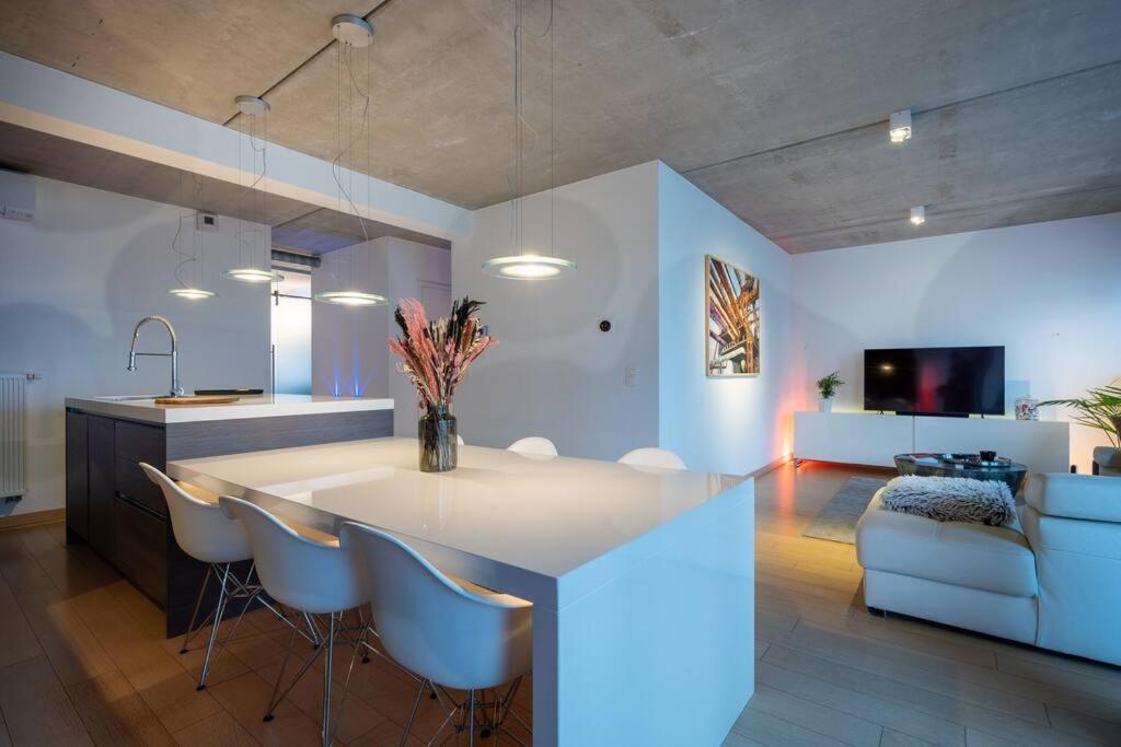 London 993 Loft 402 Apartment *