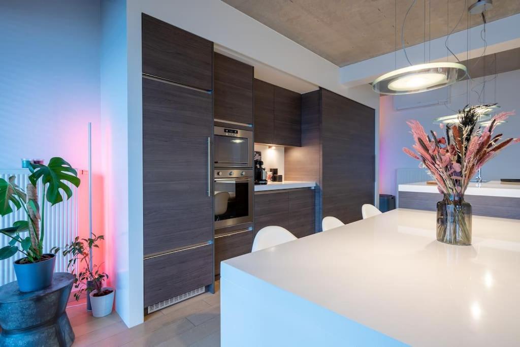 London 993 Loft 402 Apartment *